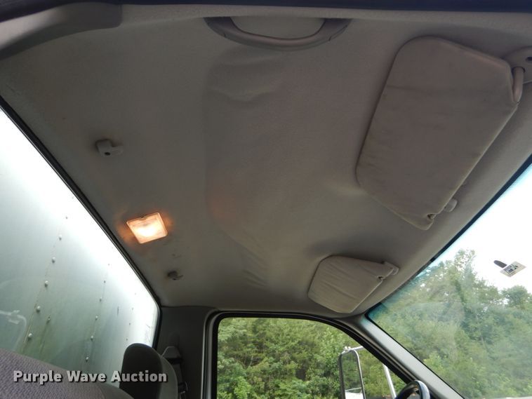 image for item GR9718 2004 Ford F650 Super Duty XLT  box truck