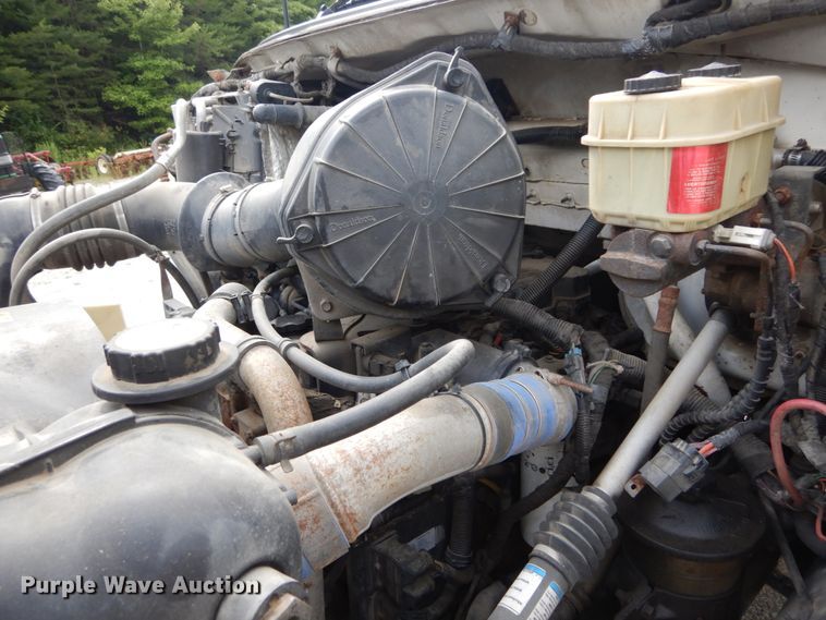 image for item GR9718 2004 Ford F650 Super Duty XLT  box truck