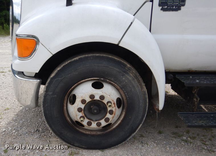 image for item GR9718 2004 Ford F650 Super Duty XLT  box truck