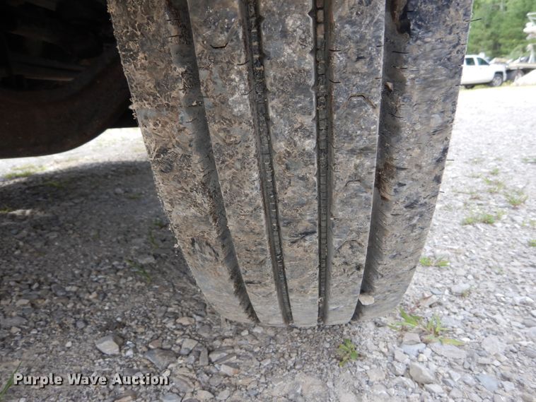 image for item GR9718 2004 Ford F650 Super Duty XLT  box truck