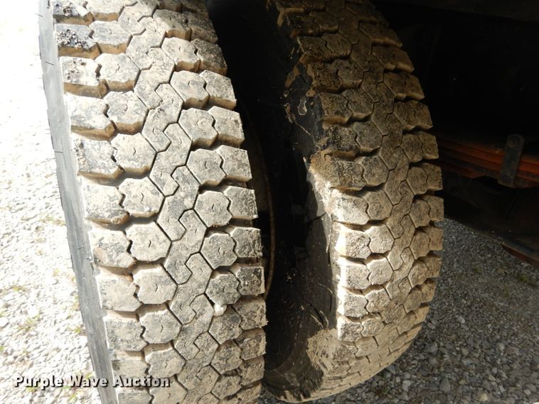 image for item GR9718 2004 Ford F650 Super Duty XLT  box truck