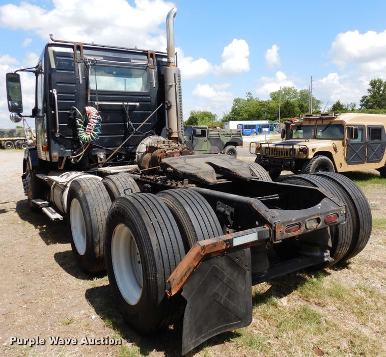 image for item GT9323 2007 Volvo VN  semi truck