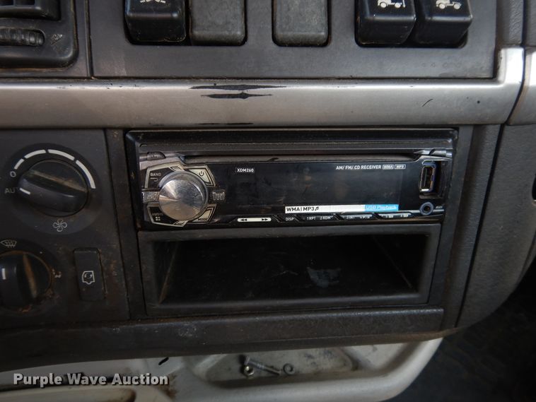 image for item GT9323 2007 Volvo VN  semi truck