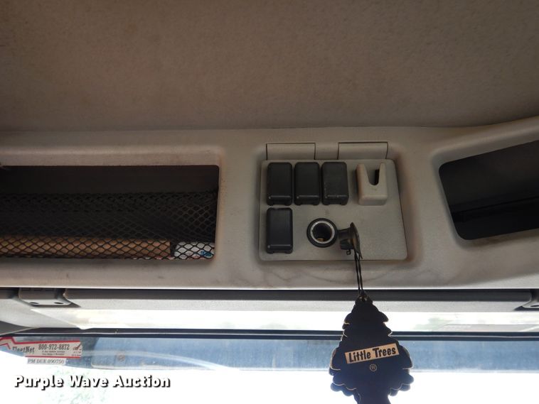 image for item GT9323 2007 Volvo VN  semi truck