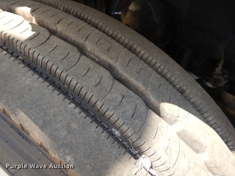 image for item GT9323 2007 Volvo VN  semi truck