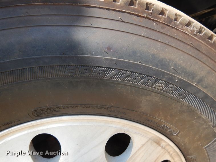 image for item GT9323 2007 Volvo VN  semi truck