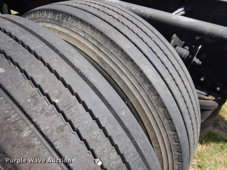 image for item GT9323 2007 Volvo VN  semi truck