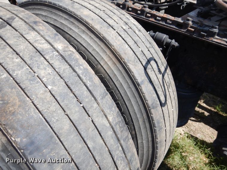 image for item GT9323 2007 Volvo VN  semi truck