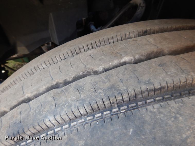 image for item GT9323 2007 Volvo VN  semi truck