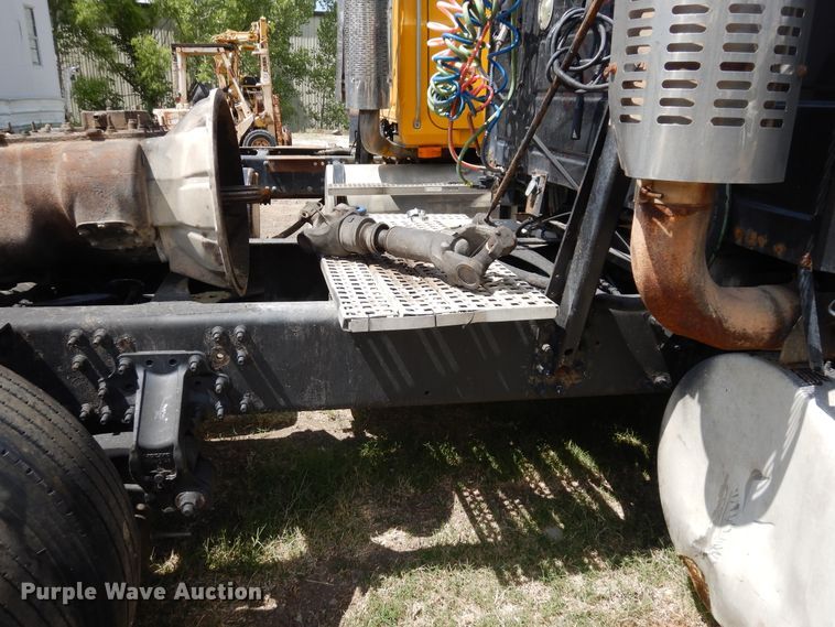 image for item GT9323 2007 Volvo VN  semi truck