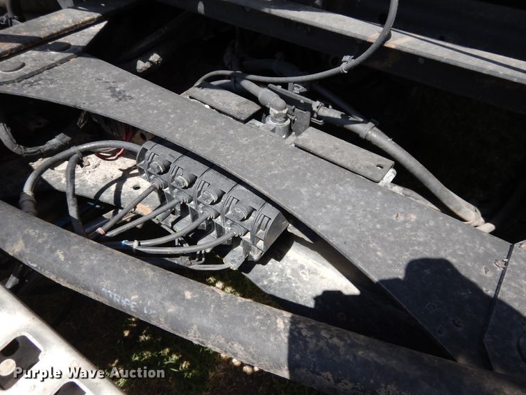 image for item GT9323 2007 Volvo VN  semi truck