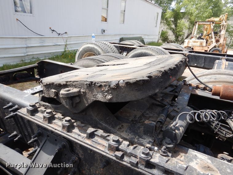 image for item GT9323 2007 Volvo VN  semi truck