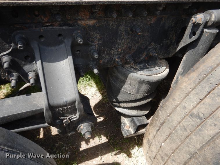 image for item GT9323 2007 Volvo VN  semi truck