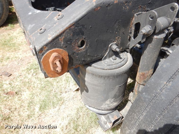 image for item GT9323 2007 Volvo VN  semi truck