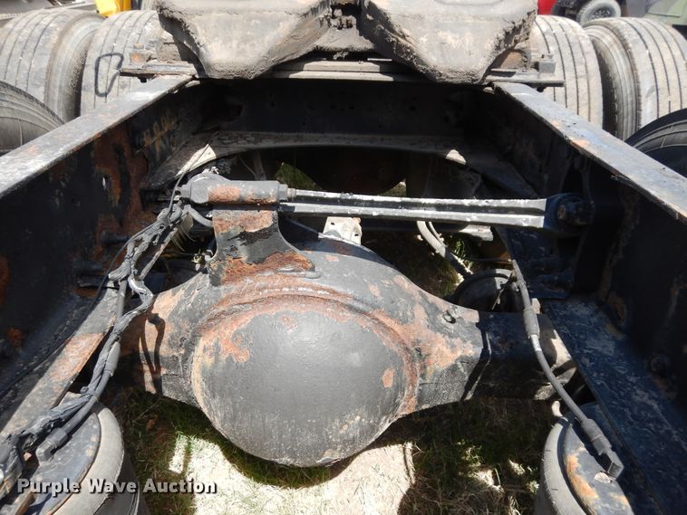 image for item GT9323 2007 Volvo VN  semi truck