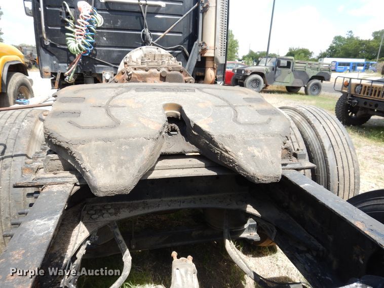 image for item GT9323 2007 Volvo VN  semi truck