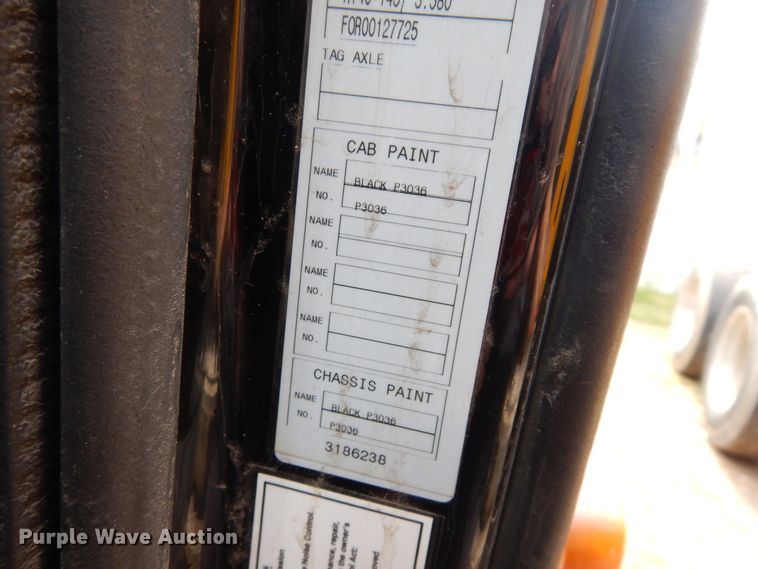 image for item GT9323 2007 Volvo VN  semi truck