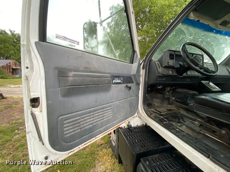 image for item HA9601 1996 Chevrolet Kodiak C6500  semi truck