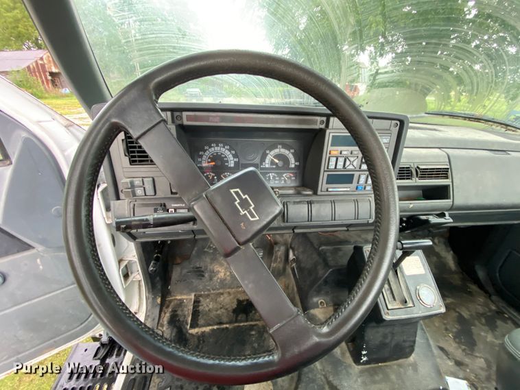 image for item HA9601 1996 Chevrolet Kodiak C6500  semi truck