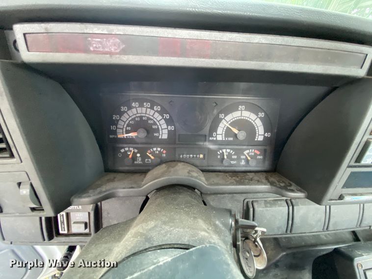 image for item HA9601 1996 Chevrolet Kodiak C6500  semi truck