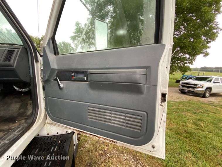 image for item HA9601 1996 Chevrolet Kodiak C6500  semi truck