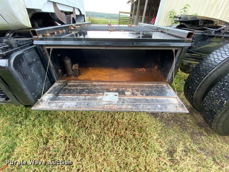 image for item HA9601 1996 Chevrolet Kodiak C6500  semi truck