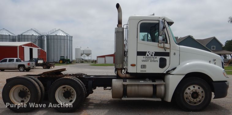 image for item HB9358 2003 Freightliner Columbia  semi truck