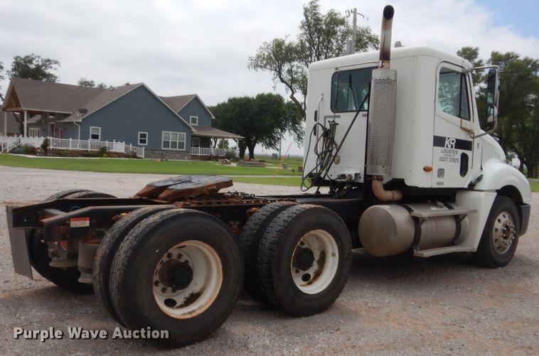 image for item HB9358 2003 Freightliner Columbia  semi truck