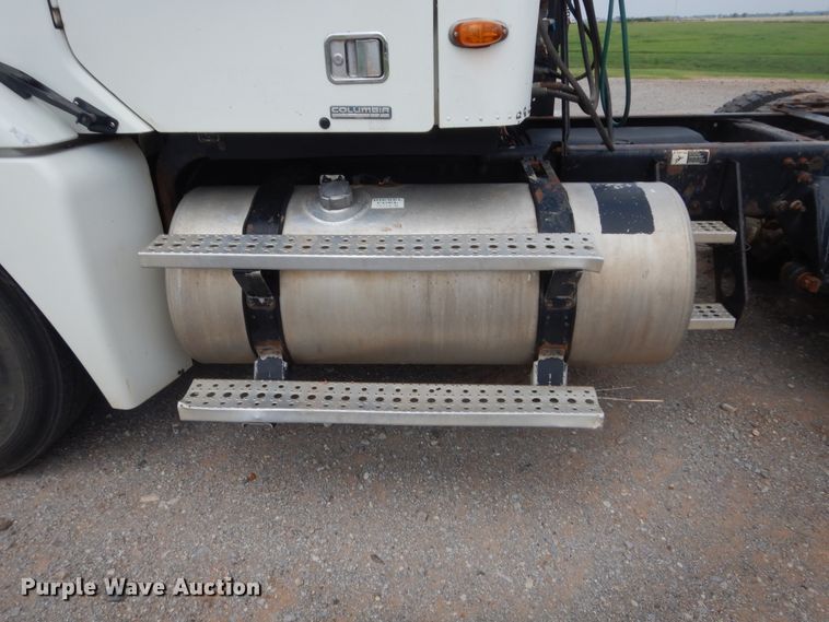 image for item HB9358 2003 Freightliner Columbia  semi truck