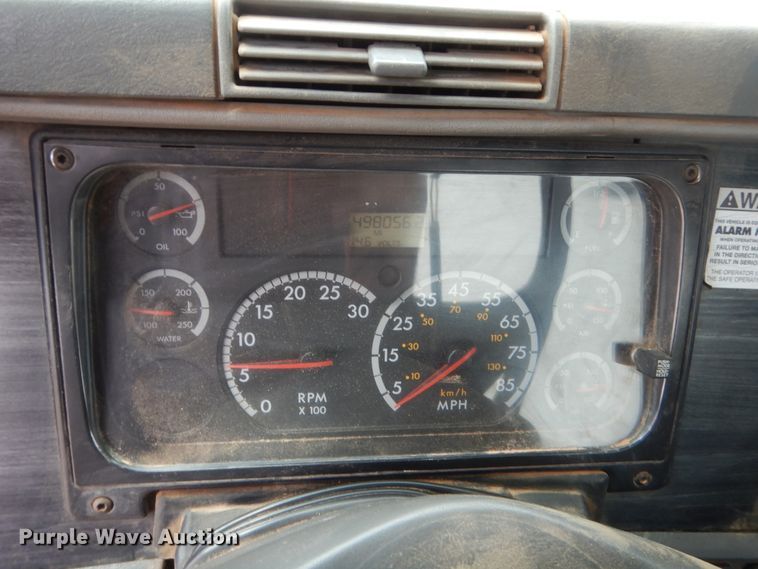 image for item HB9358 2003 Freightliner Columbia  semi truck