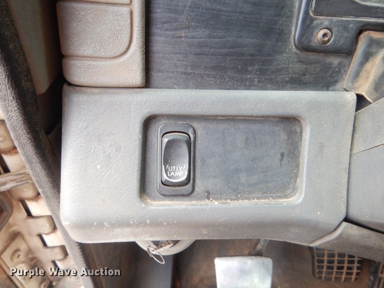 image for item HB9358 2003 Freightliner Columbia  semi truck