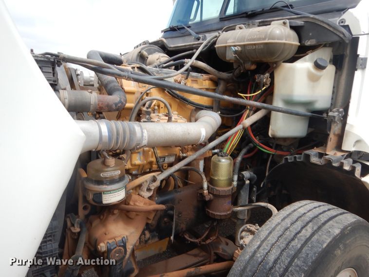 image for item HB9358 2003 Freightliner Columbia  semi truck