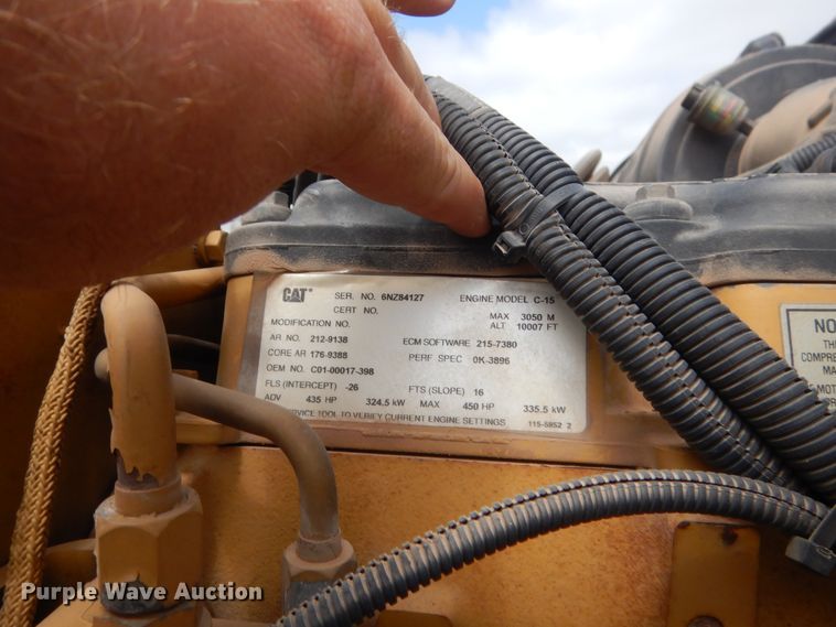 image for item HB9358 2003 Freightliner Columbia  semi truck