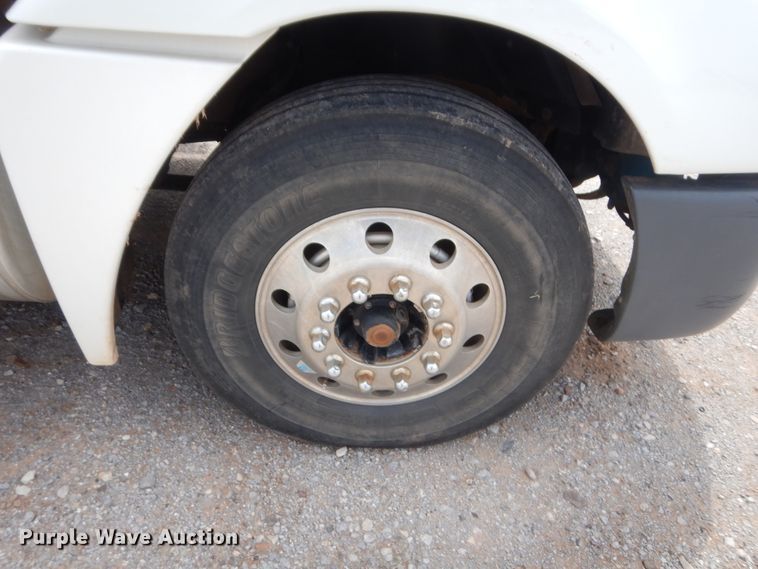 image for item HB9358 2003 Freightliner Columbia  semi truck