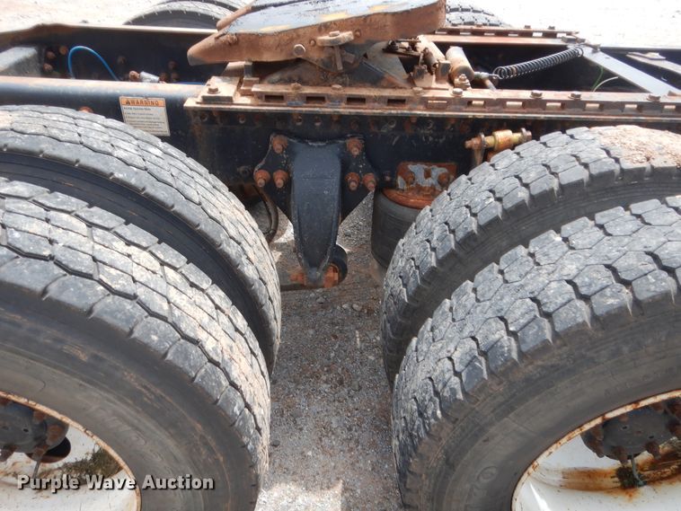 image for item HB9358 2003 Freightliner Columbia  semi truck