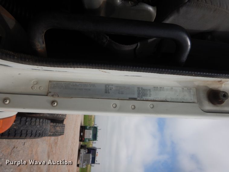 image for item HB9358 2003 Freightliner Columbia  semi truck