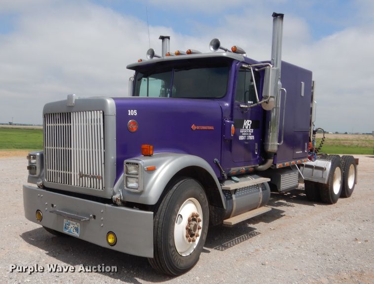 image for item HB9360 1989 International F93  semi truck