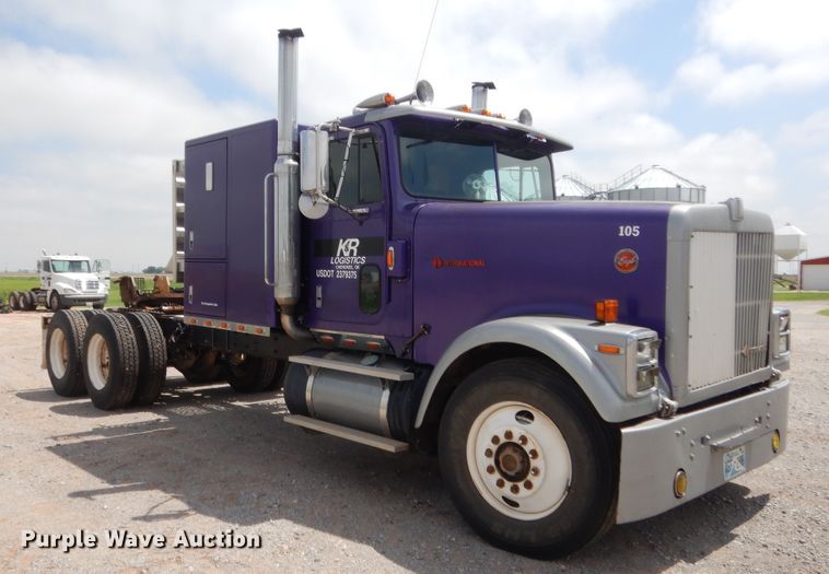 image for item HB9360 1989 International F93  semi truck