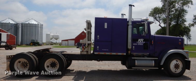 image for item HB9360 1989 International F93  semi truck