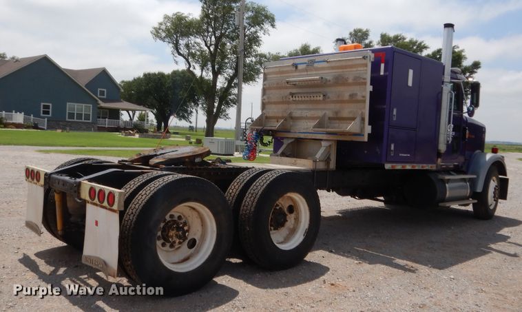 image for item HB9360 1989 International F93  semi truck