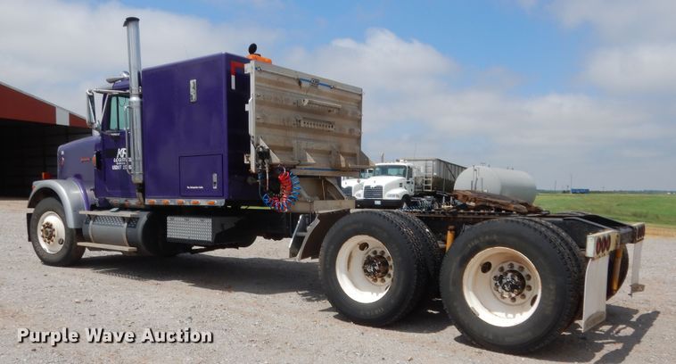 image for item HB9360 1989 International F93  semi truck