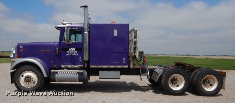 image for item HB9360 1989 International F93  semi truck