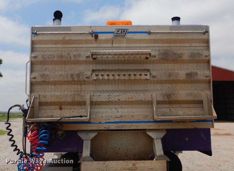 image for item HB9360 1989 International F93  semi truck