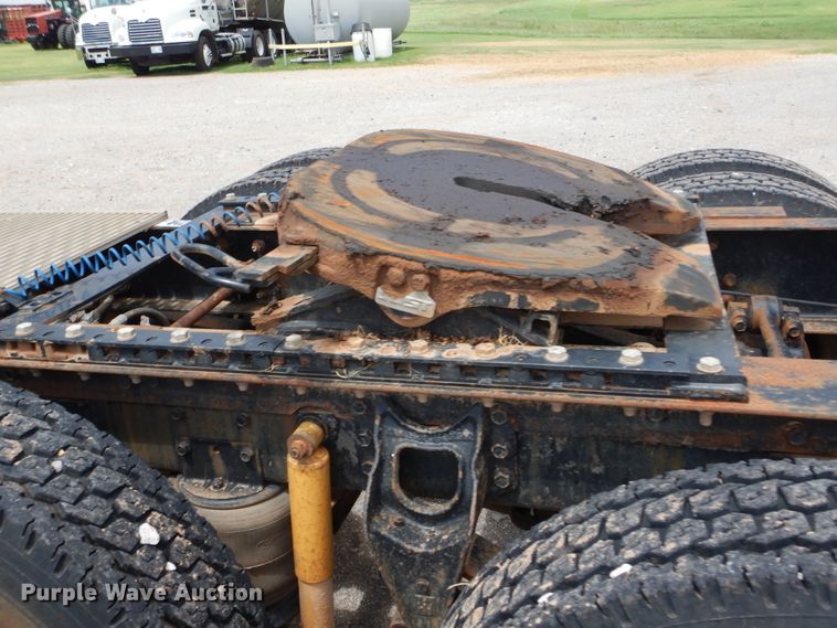 image for item HB9360 1989 International F93  semi truck