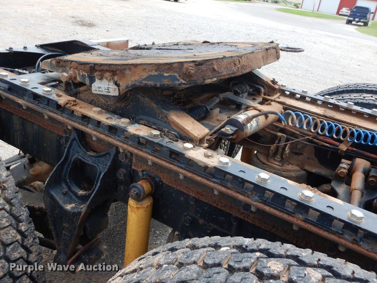 image for item HB9360 1989 International F93  semi truck