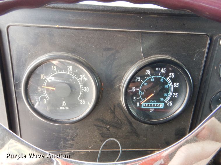 image for item HB9360 1989 International F93  semi truck