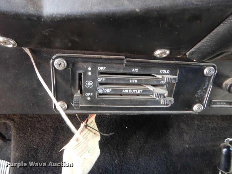 image for item HB9360 1989 International F93  semi truck