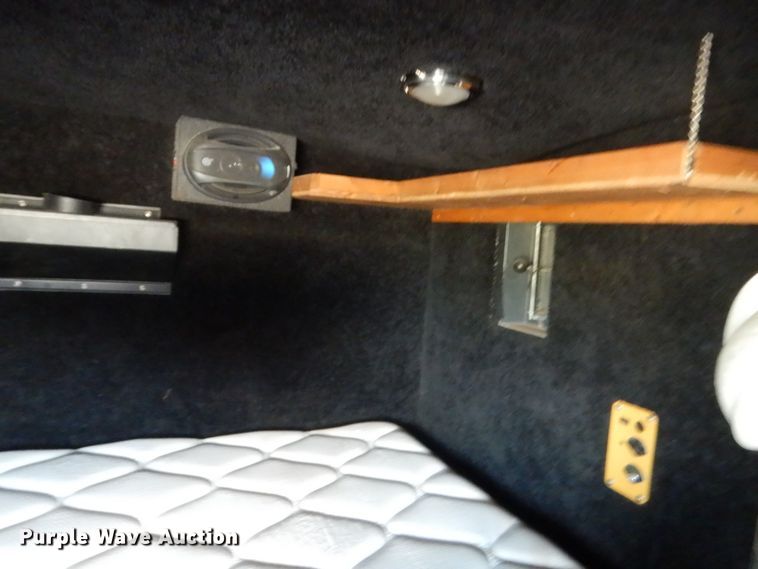 image for item HB9360 1989 International F93  semi truck