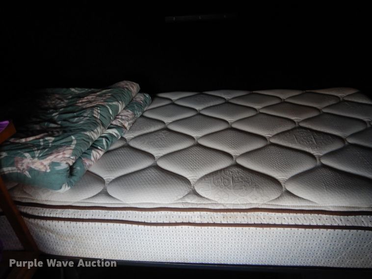 image for item HB9360 1989 International F93  semi truck