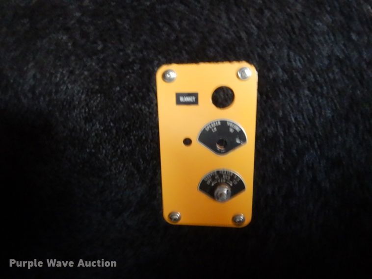 image for item HB9360 1989 International F93  semi truck